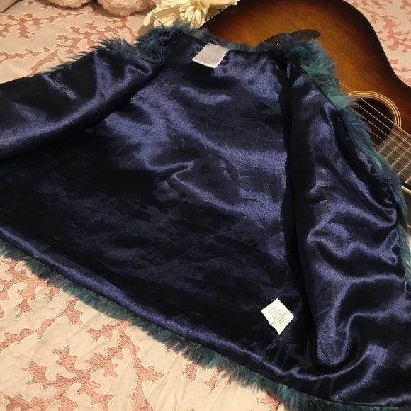 SOLD- Blue faux fur vest Girls 14/16 - Picture 7 of 8